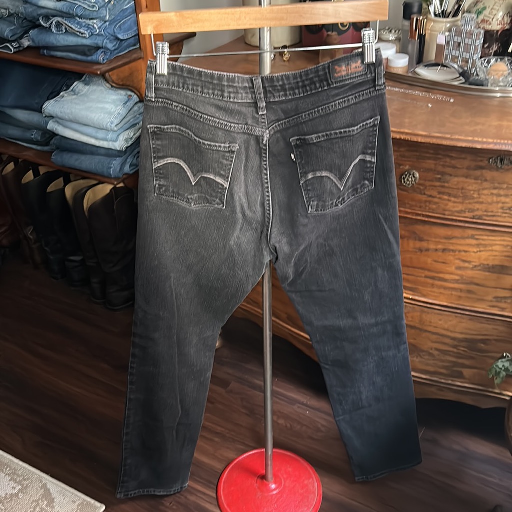Levi’s Mid Rise Skinny Jeans Size 12 Black Stonewash